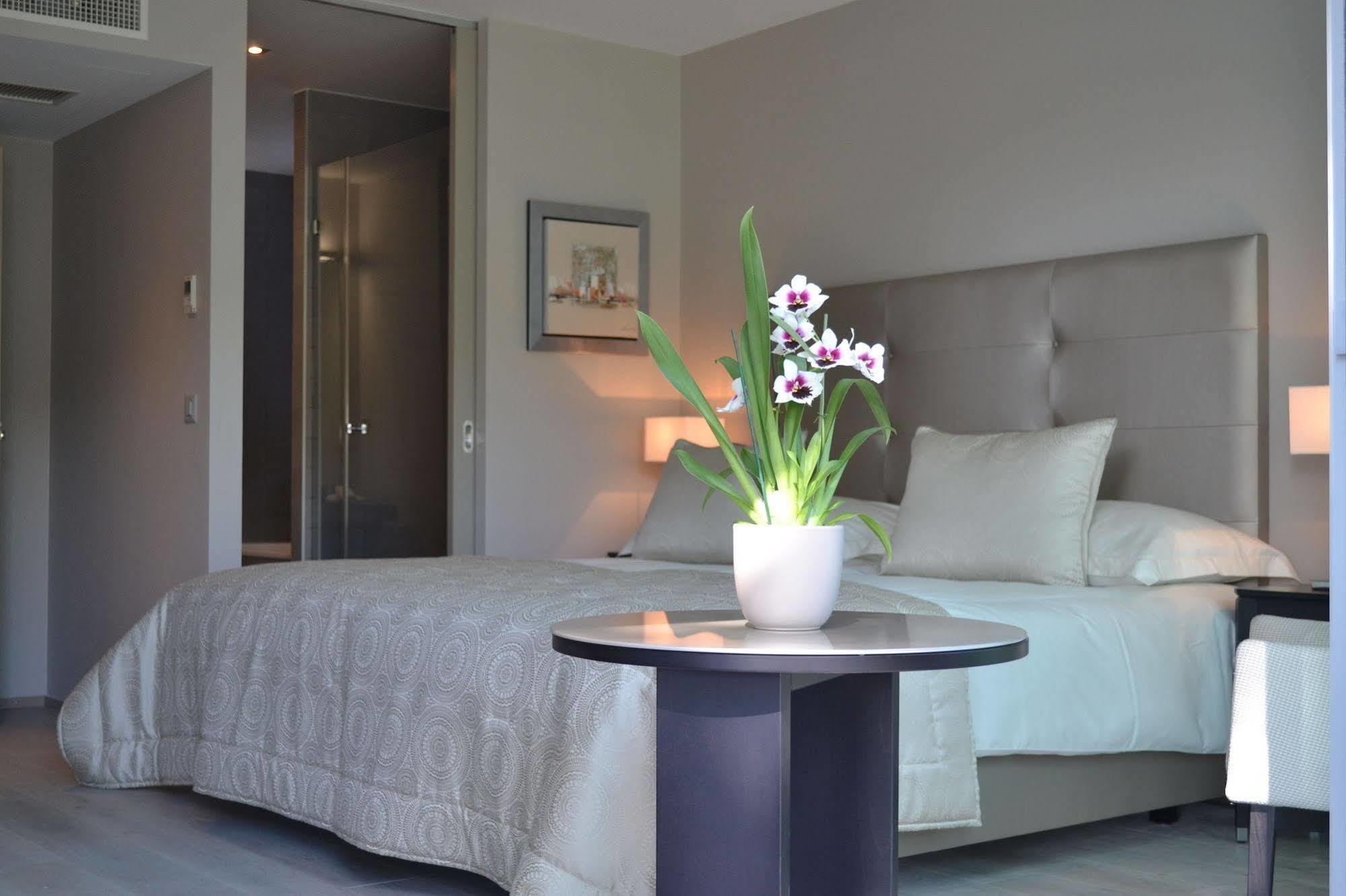 Hostellerie Le Petit Manoir มอร์เกส ภายนอก รูปภาพ